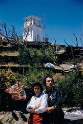 Сальвадор Дали и его жена, Гала, у скалы в Порт Лигат, Коста-Брава. Фото Джерри Кука/Корбис Сальвадор Дали и его жена, Гала, у скалы в Порт Лигат, Коста-Брава. Фото Джерри Кука/Корбис